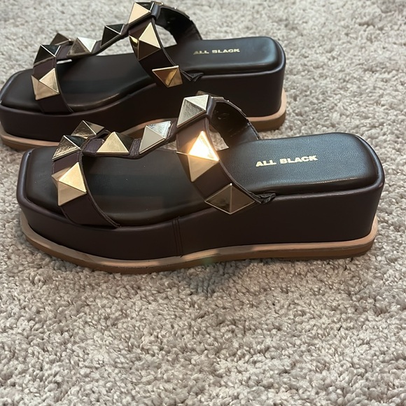 NWOT ALL BLACK pyramid t sandal in Brown/Gold - Size 36 EUR - Picture 3 of 14